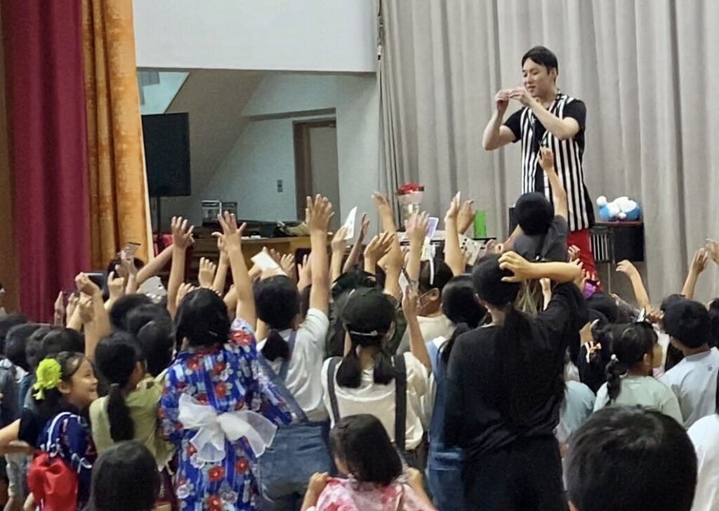 マジックショーが子どもの心を育む！幼稚園・保育園のイベントに魔法を