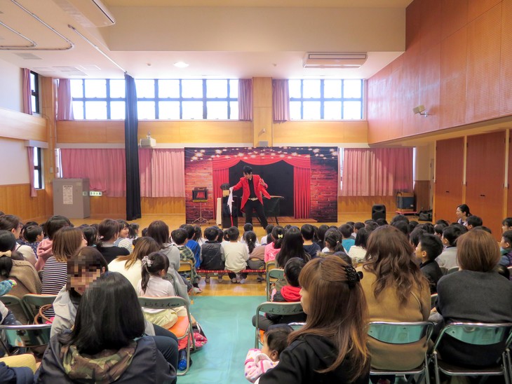 マジックショーが子どもの心を育む！幼稚園・保育園のイベントに魔法を