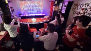 大阪で誕生日サプライズなら｜会社仲間みんなで祝う特別な誕生日会