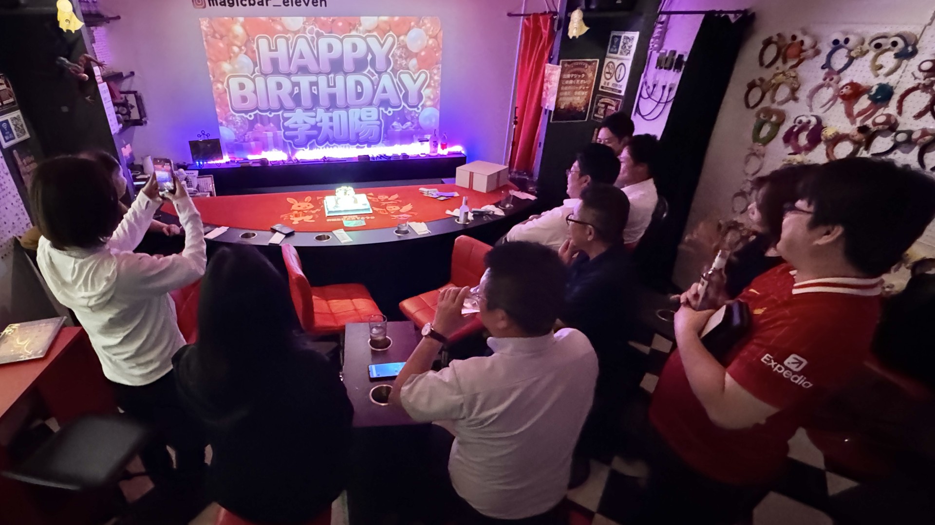 大阪で誕生日サプライズなら｜会社仲間みんなで祝う特別な誕生日会