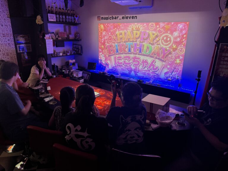お子様「にこちゃん」へ贈る誕生日サプライズ｜店内満員の中で笑顔あふれるバースデー演出