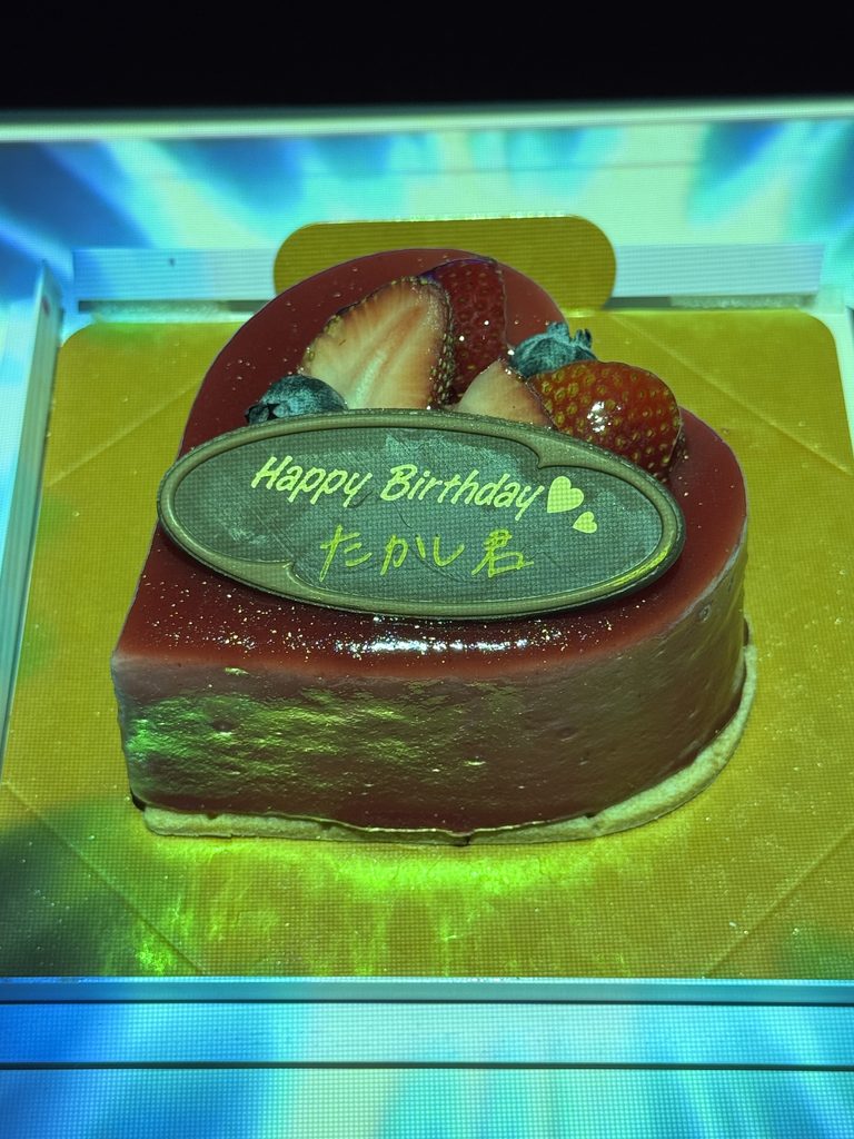 大阪で彼氏の誕生日サプライズにマジックで出現したハート型レアチーズケーキ