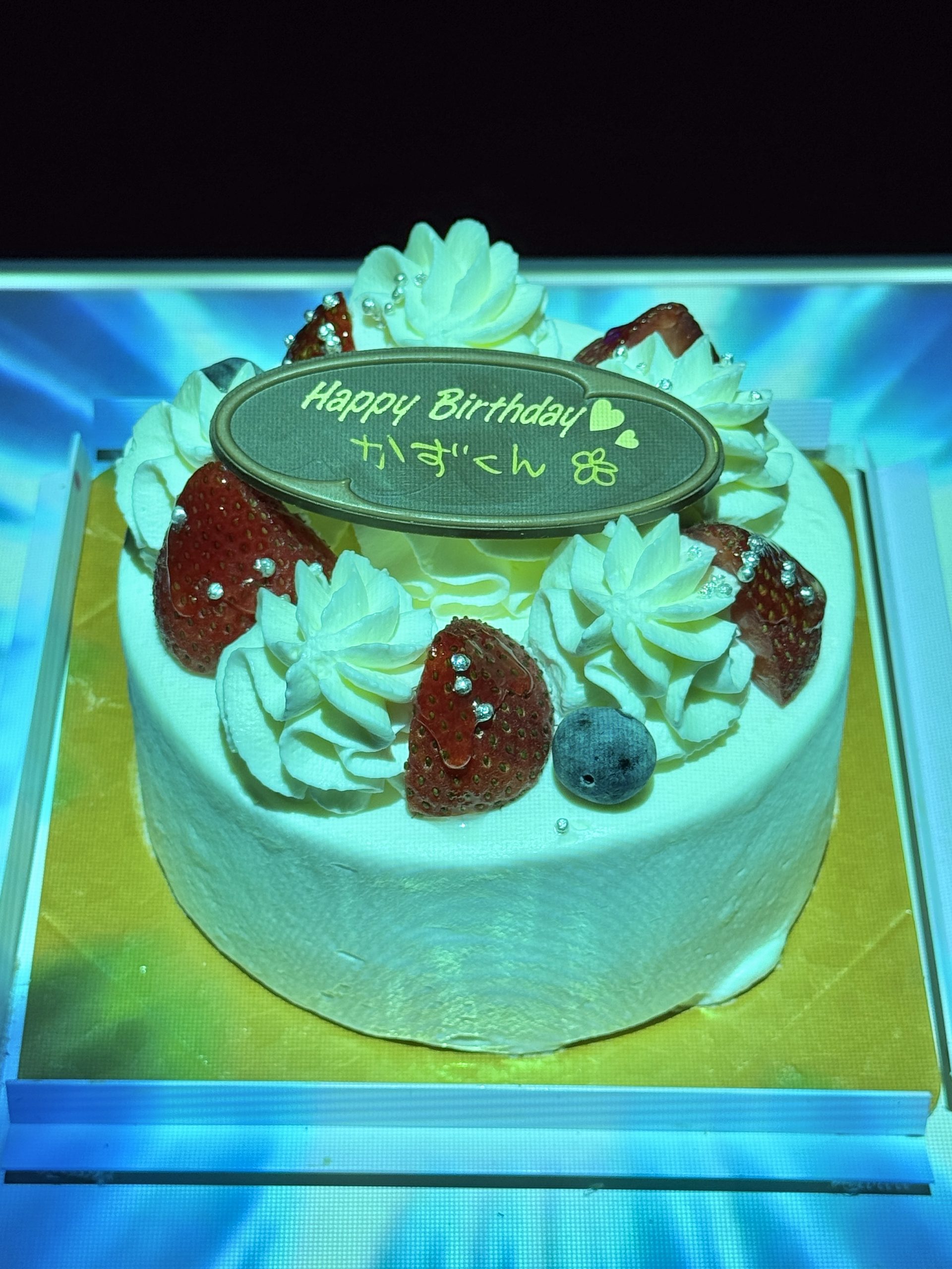 マジックバーの誕生日サプライズで登場したケーキ