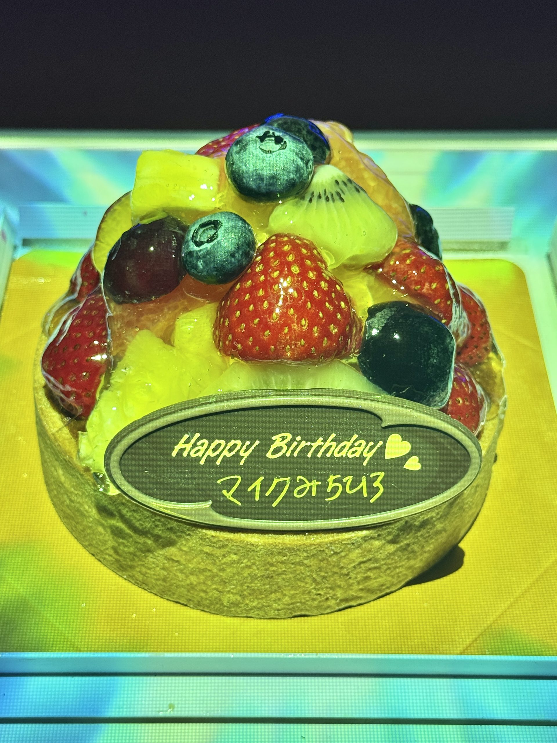 大阪のマジックバーで友達の誕生日を祝うケーキ