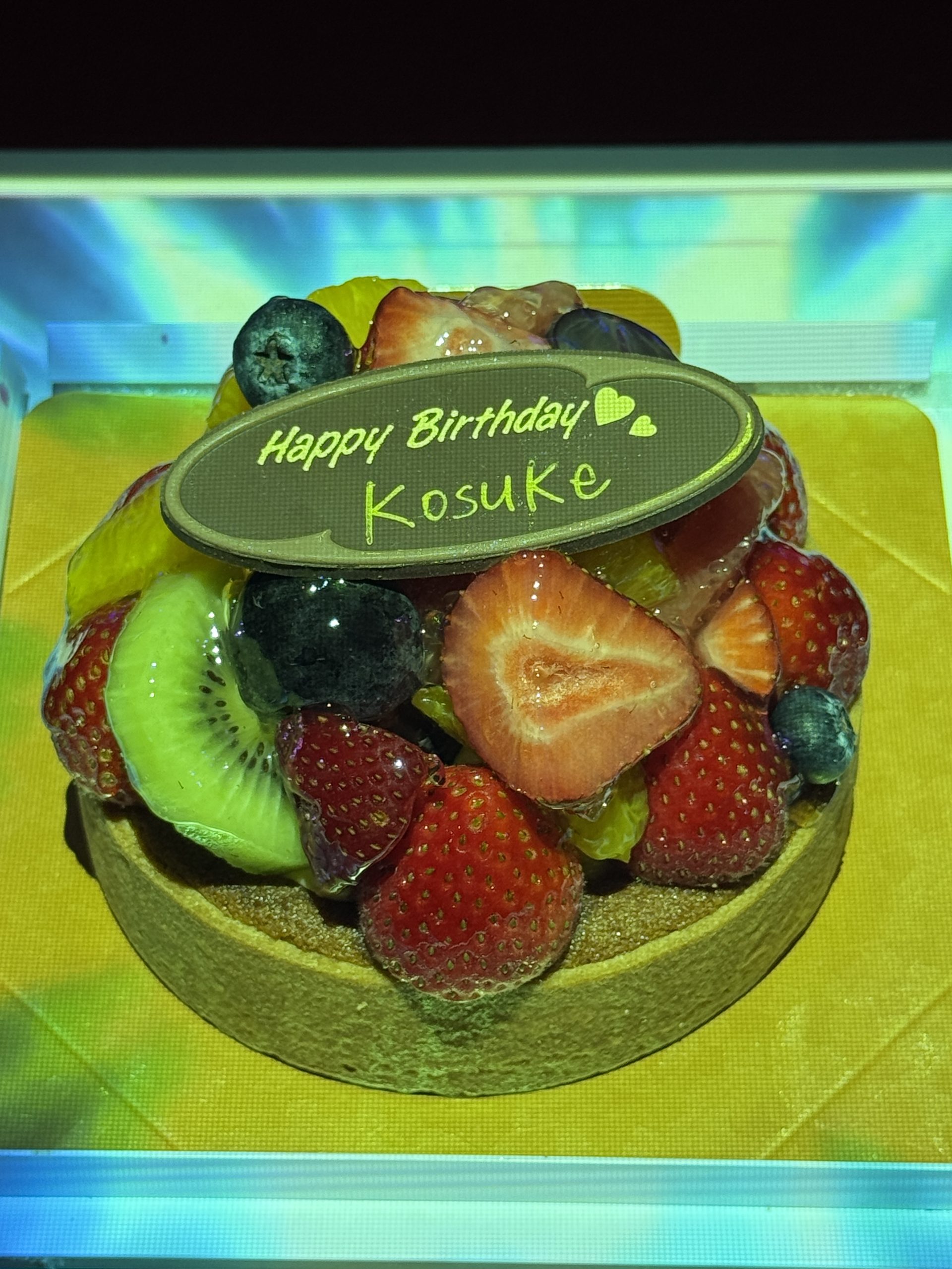 大阪で彼氏こうすけくんへの誕生日サプライズとして登場したバースデーケーキ