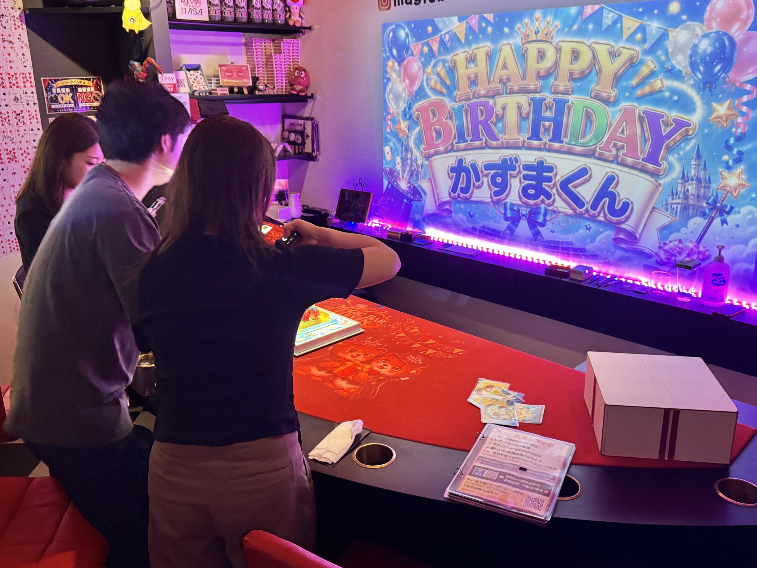 大阪旅行で友達へ誕生日サプライズ｜マジックとケーキでお祝い