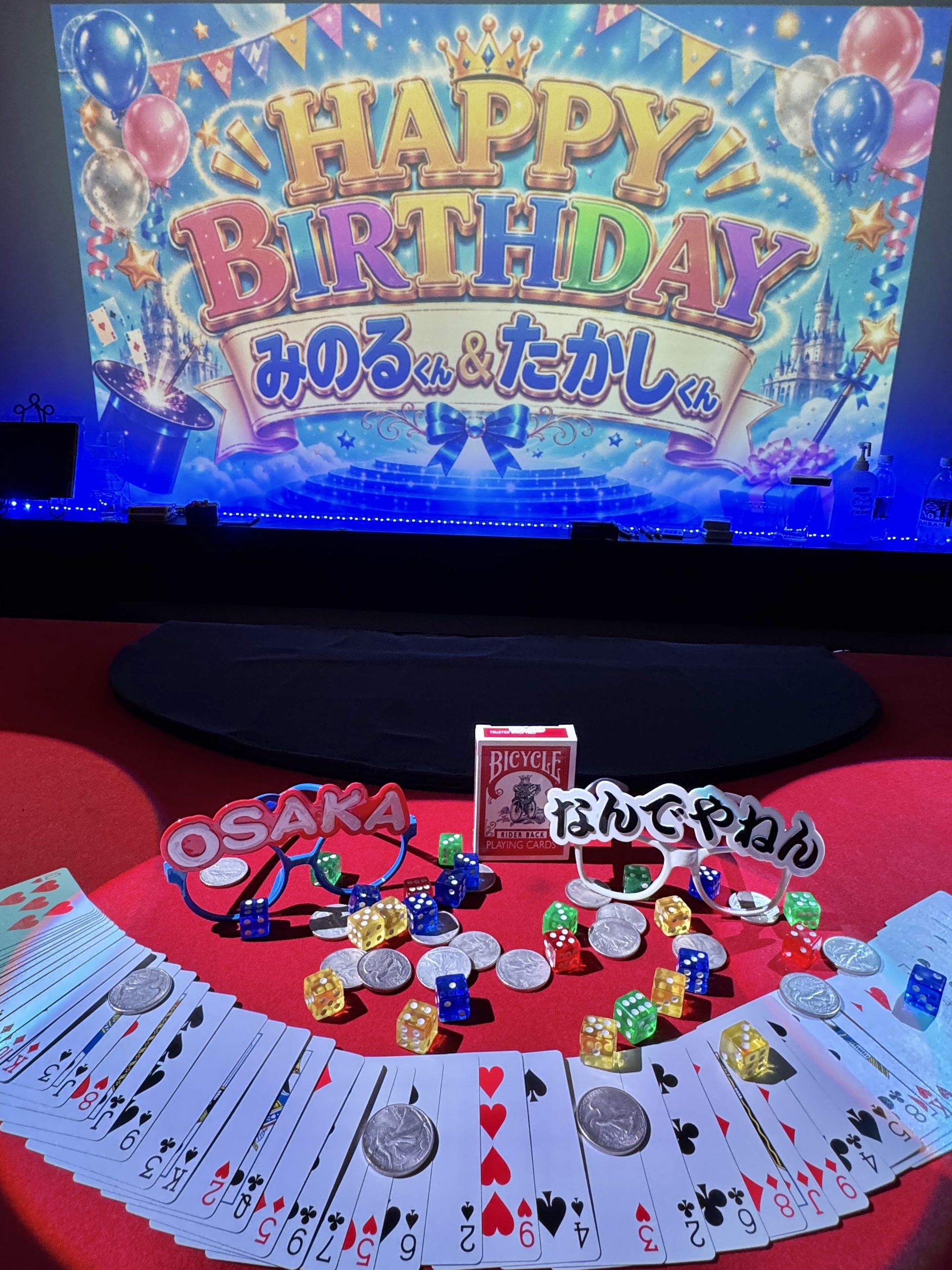 大阪のMagicBar ELEVENでみのるくんとたかしくんへの誕生日サプライズが始まる様子