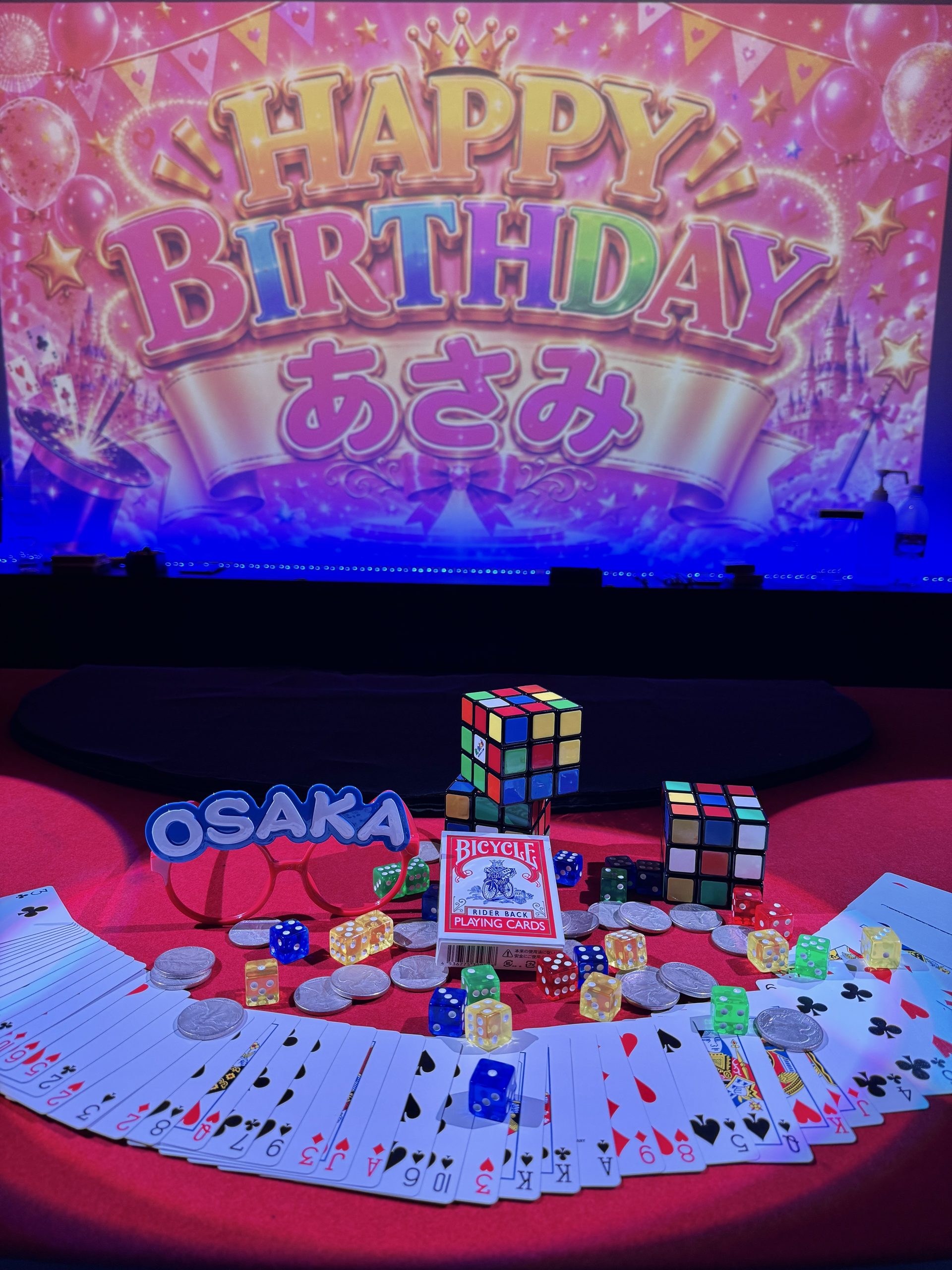 大阪で家族からあさみさんへ誕生日サプライズをしている様子