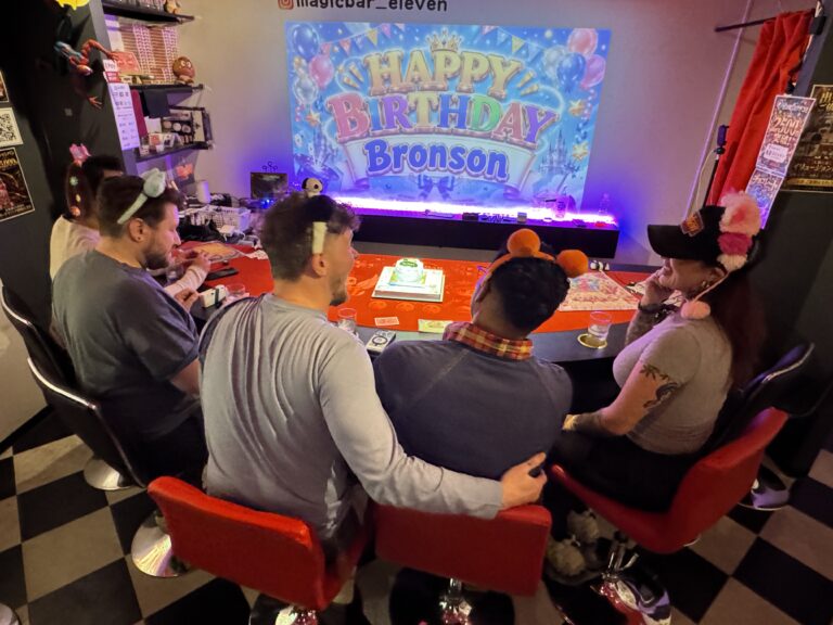 大阪旅行で家族の誕生日サプライズ|Bronsonをケーキと映像でお祝い